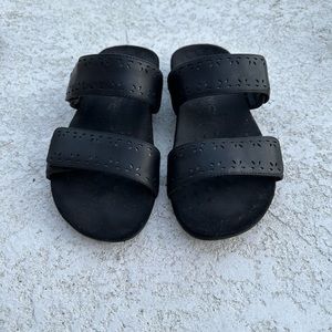 VIONIC BLACK SANDALS